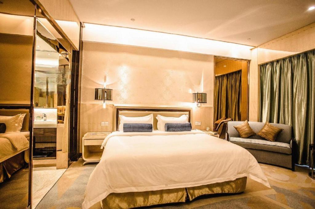 Fuyue Hotel 5*