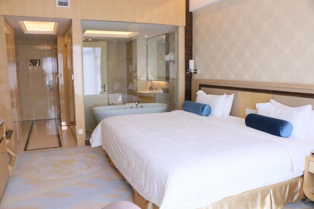 Fuyue Hotel 5*